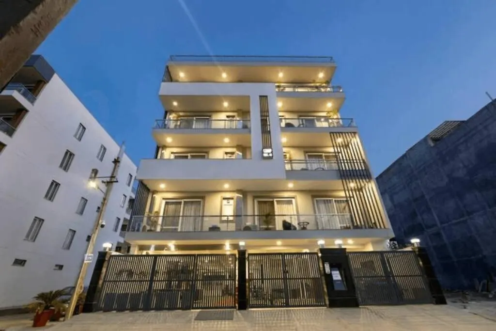 Spacious Executive Suite With Bathtub & Balcony Gurgáon Indie