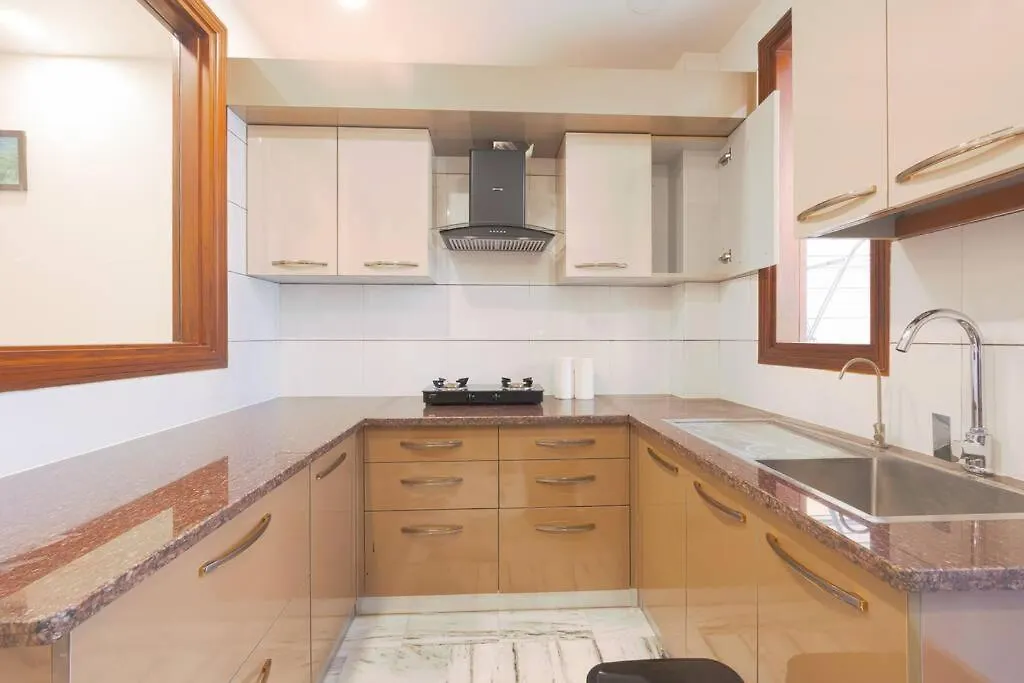 Spacious Executive Suite With Bathtub & Balcony Gurgáon Apartmán